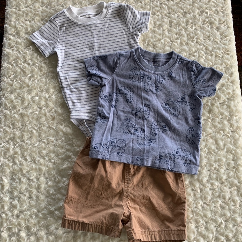 Size 12 Months 3 Piece Baby Outfit Set Onesie Animal Print Tee and Shorts